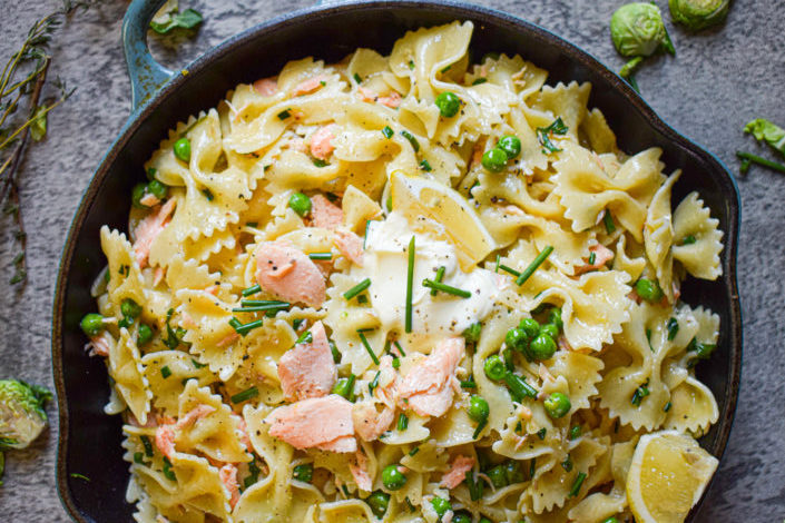 Creamy Pasta with Flaked Salmon and Peas