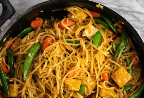 Stir Fried Noodles with Tofu (vegan)*